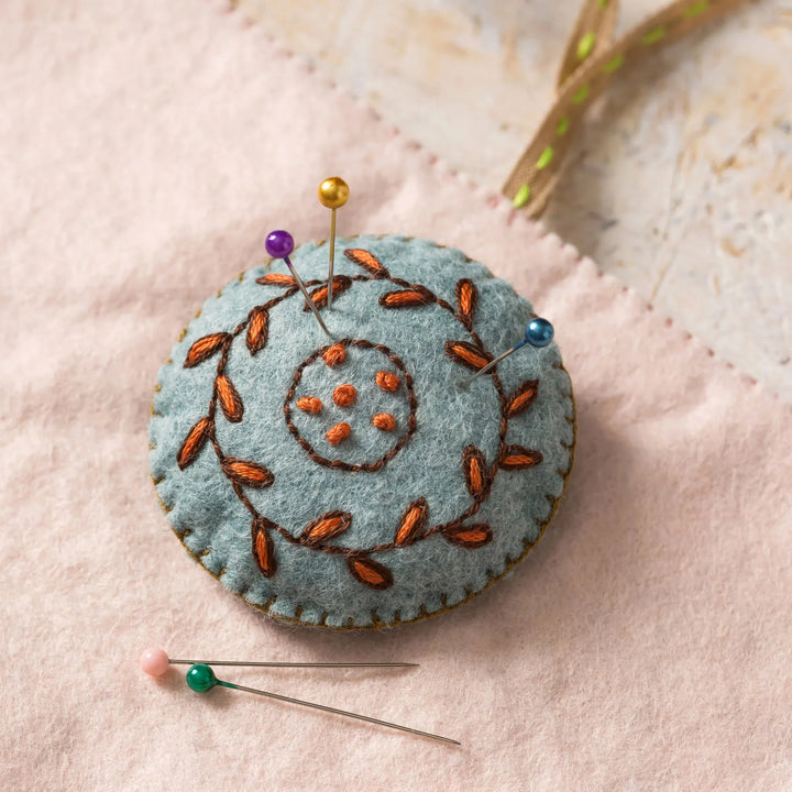 Sewing Roll from Felt Craft Kit SEWRL1O