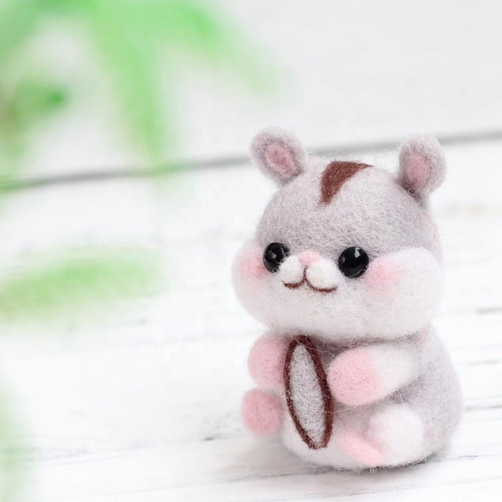 Hamster Needle Felting Kit. Wizardi DIY Wool Craft Kit F07N8-W1