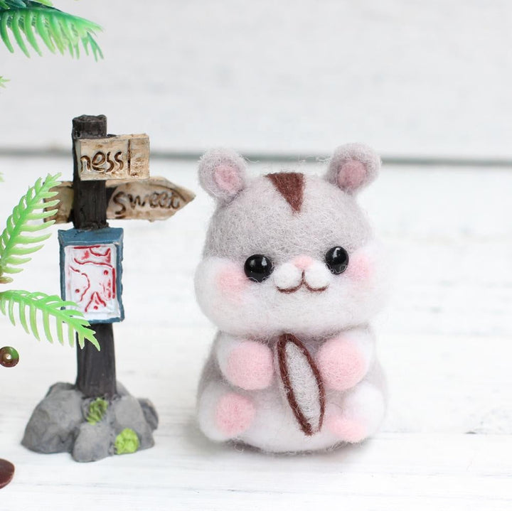 Hamster Needle Felting Kit. Wizardi DIY Wool Craft Kit F07N8-W1