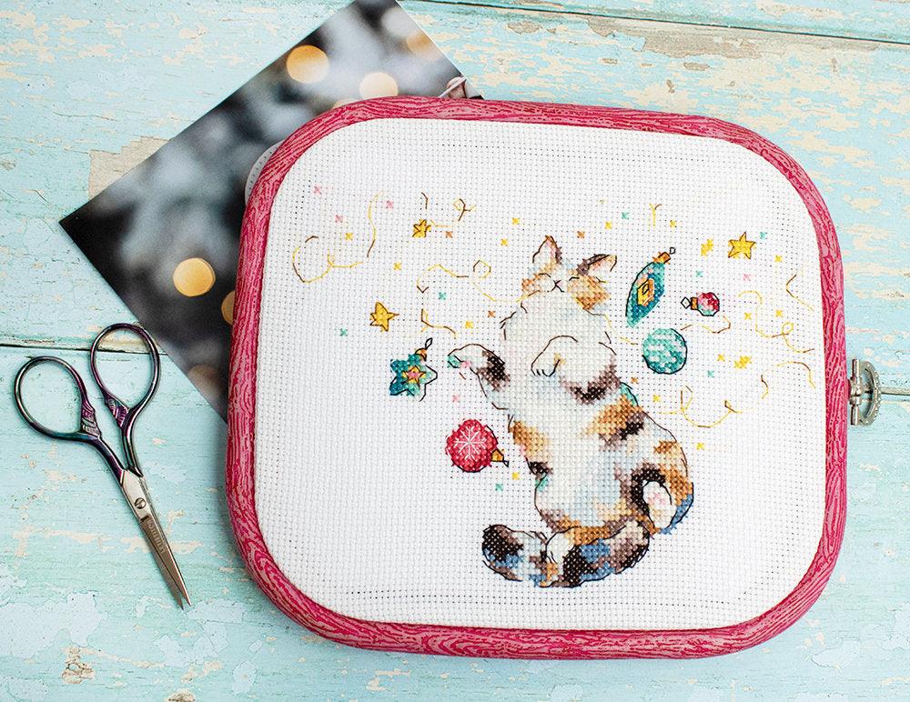 Cat's Happiness L8812 Counted Cross Stitch Kit