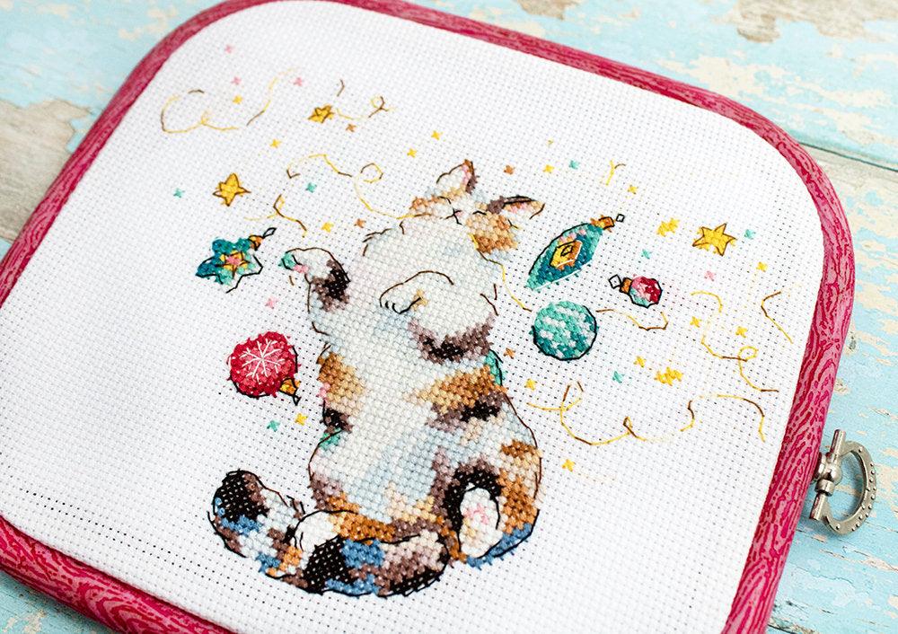 Cat's Happiness L8812 Counted Cross Stitch Kit