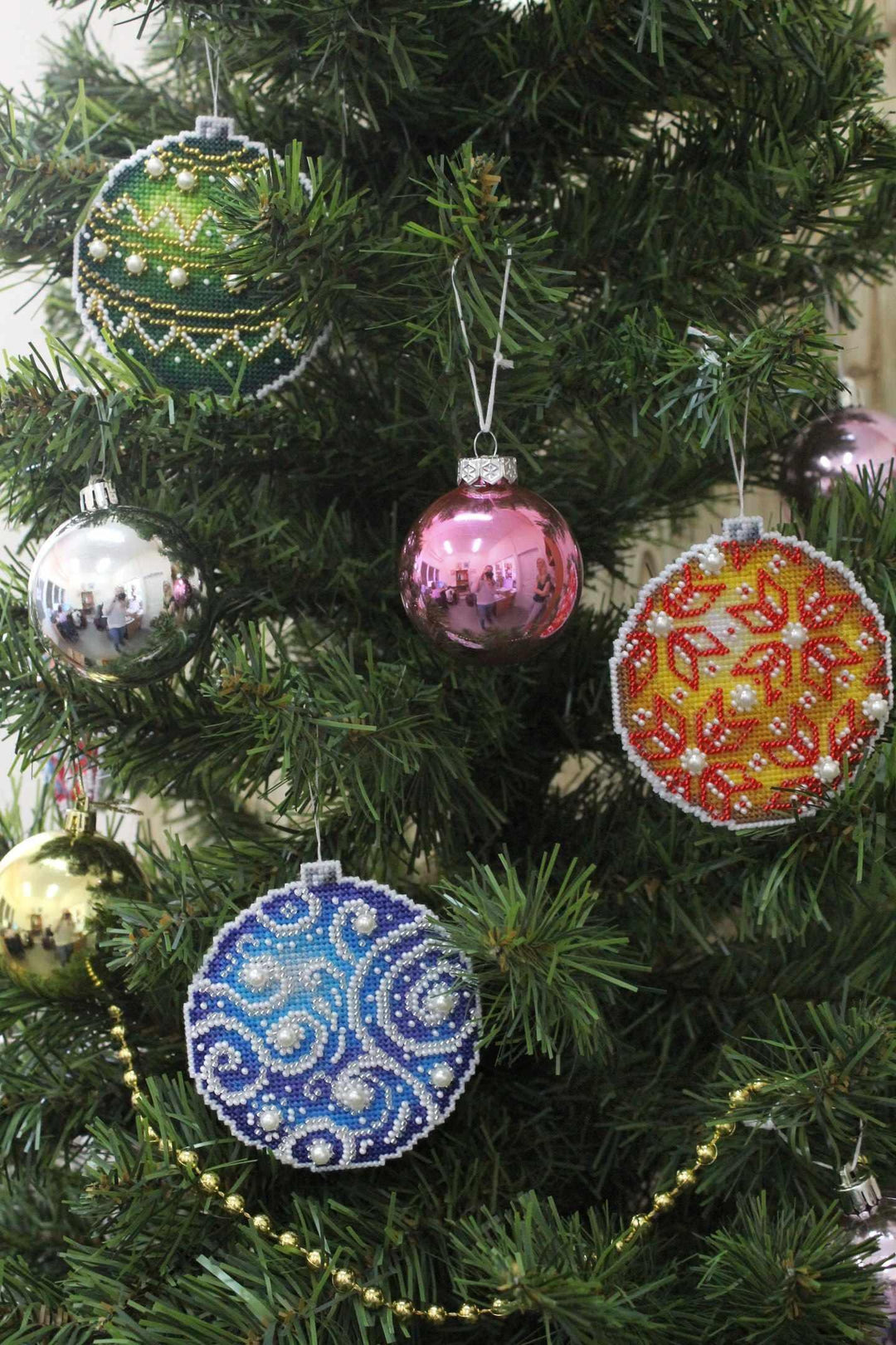 Christmas Tree Decoration - Amber SR-168 Plastic Canvas Counted Cross Stitch Kit
