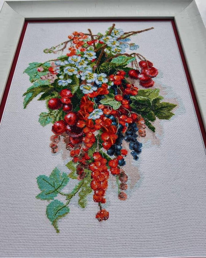 Cross-stitch kit M-266C "Sweet berry"
