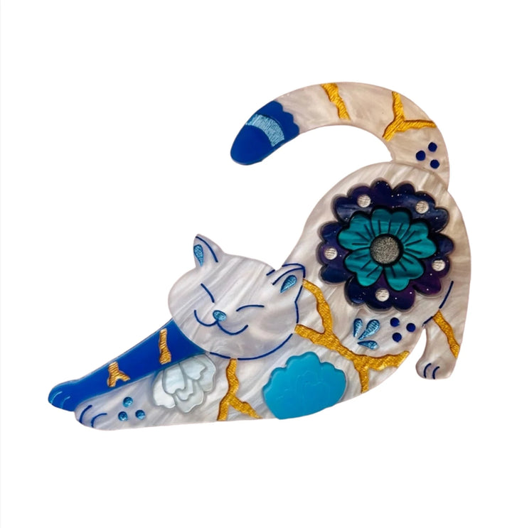 PORCELAIN ANIMALS COLLECTION - White Marble Kintsugi Stretching Cat Acrylic Brooch by Makokot