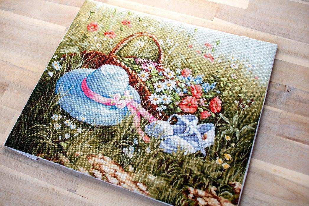 Meadow with poppies BU4020L Counted Cross-Stitch Kit