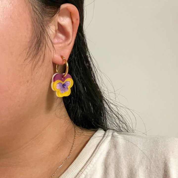 Mini White Pansy Dangle 1