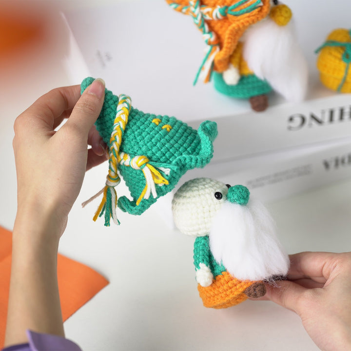 Gnomes Amigurumi DIY Crochet Kit Wizardi F07N8-M163