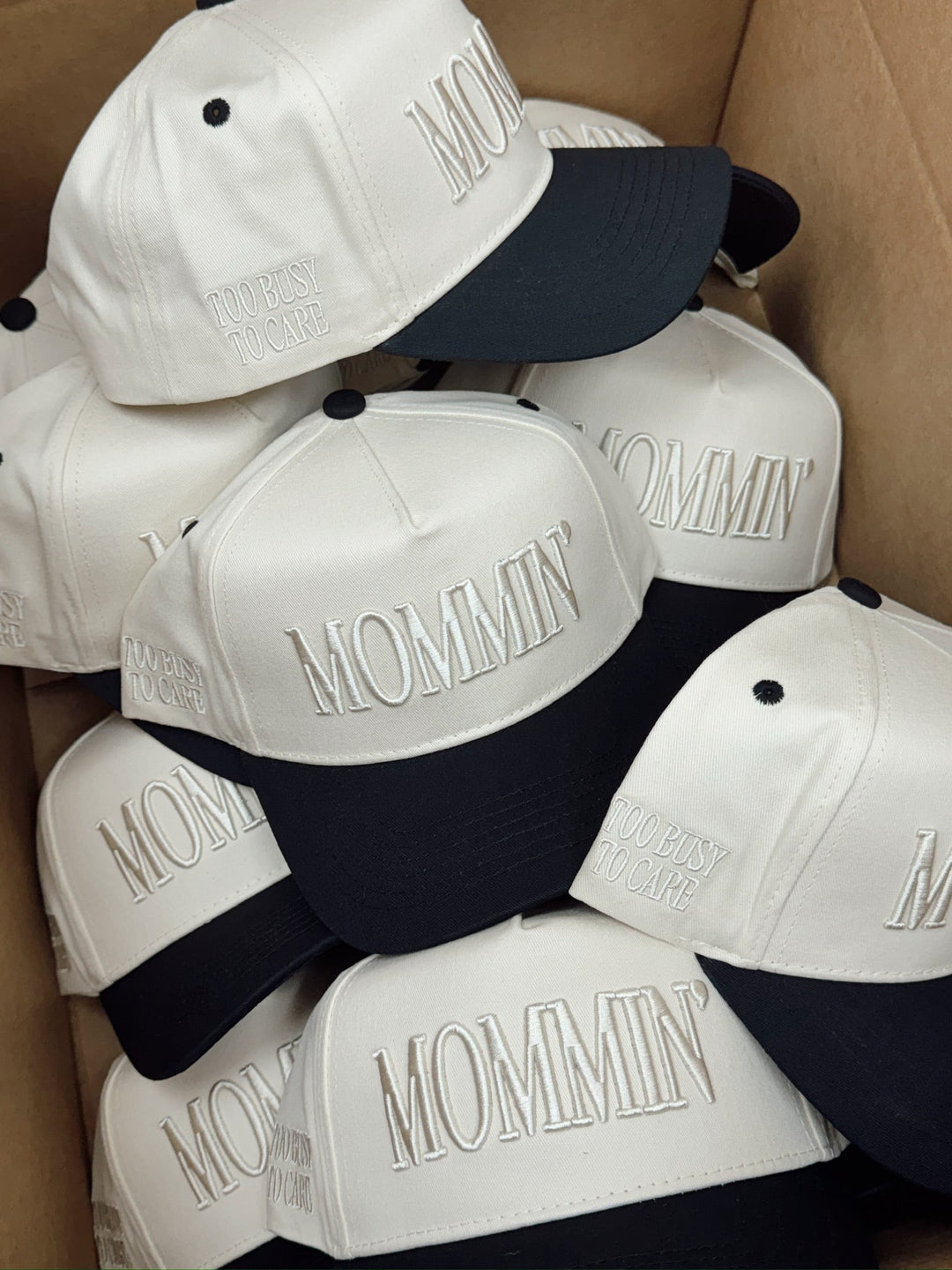 Mommin' - Vintage Trucker Hat