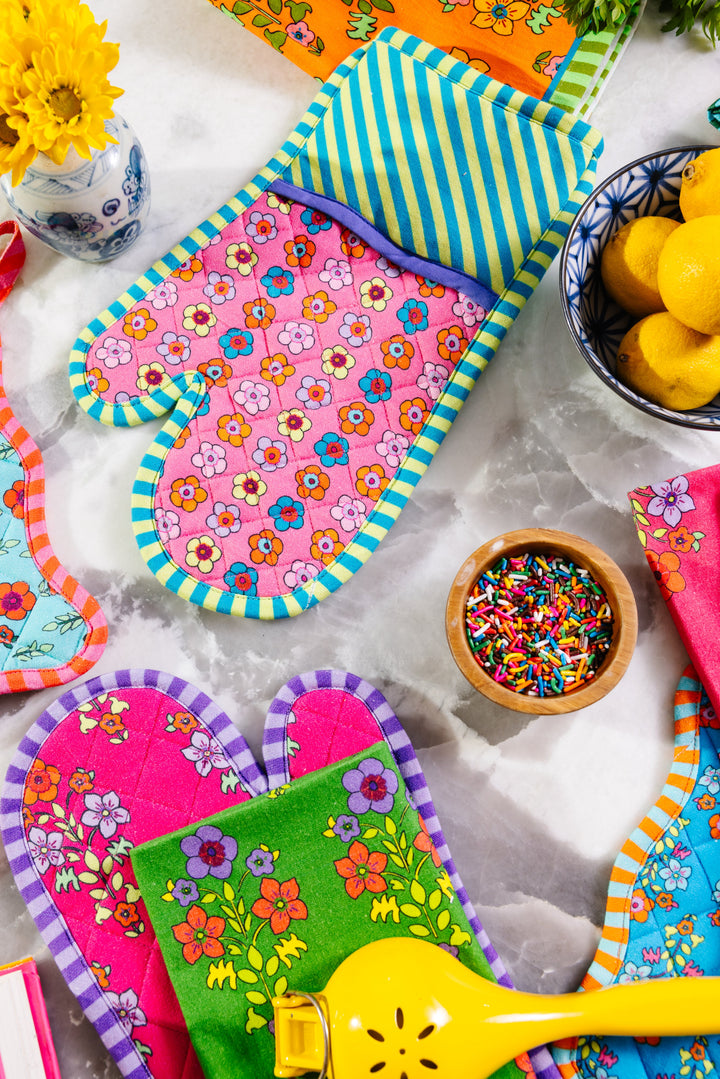 Pink Pot Holder & Oven Mitt