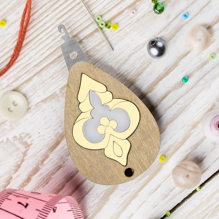 Needle Threader “Golden Icicle” FLNT-037