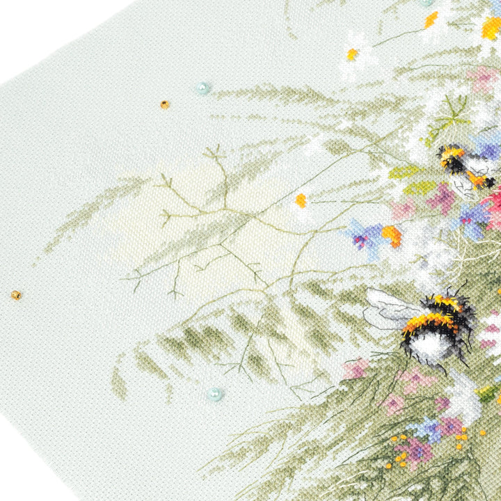 Daisies and Clover 510-225 Counted Cross-Stitch Kit