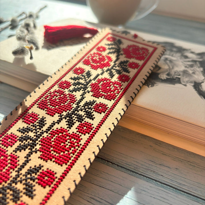 Roses Cardboard Embroidery Bookmark Kit by Wonderland Crafts WLZ-003