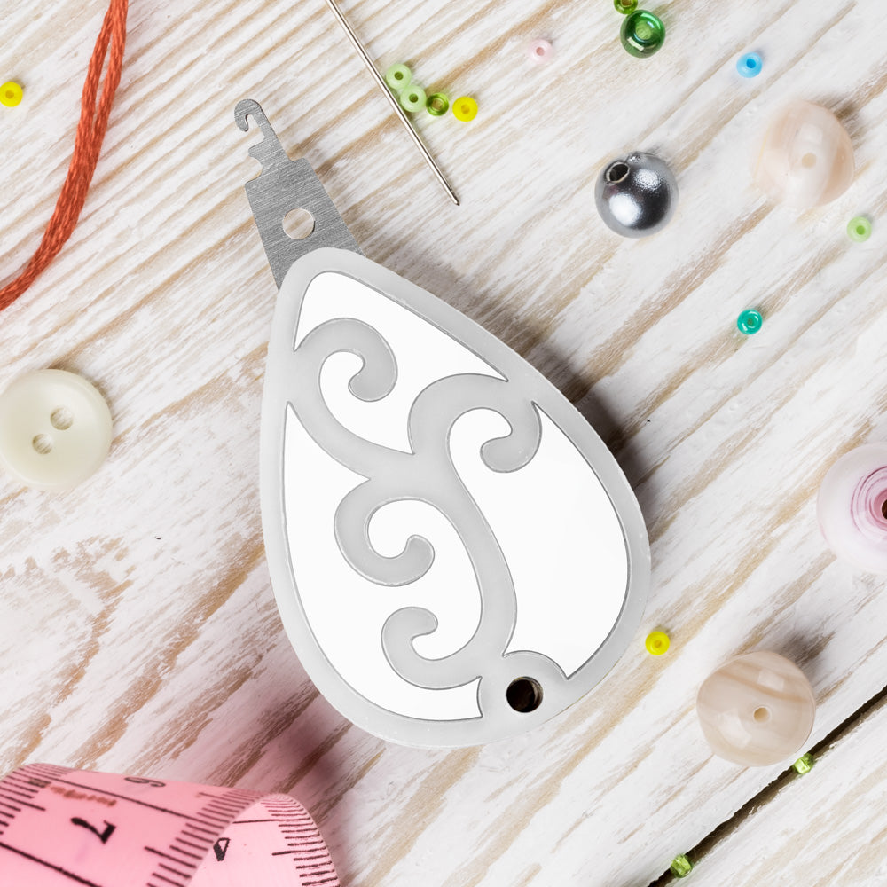 Needle Threader “Silver Pattern” FLNT-042