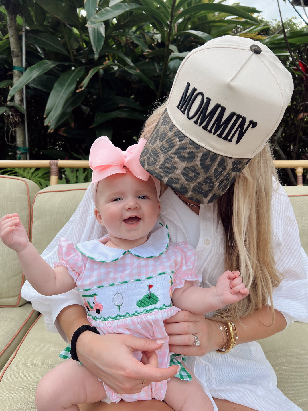 Mommin' - Vintage Trucker Hat