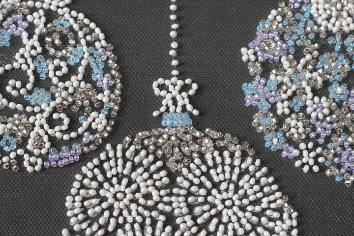 Mid-sized bead embroidery kit - Lace balls AMB-077
