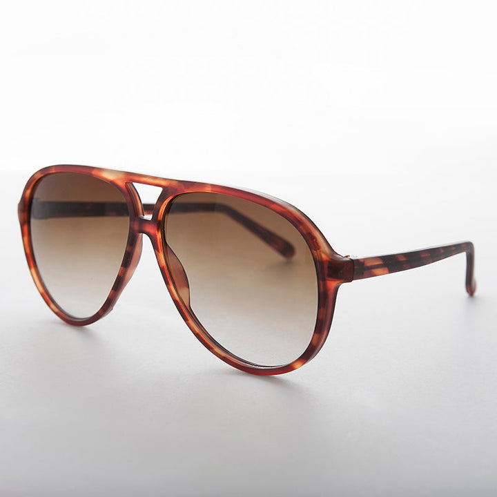 Large Frame Pilot Vintage Sunglass with Gradient Lens - Champ