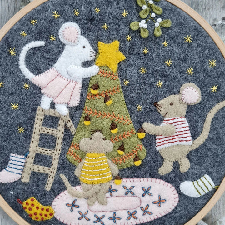 Christmas with the Mouse Family Applique Felt Kit APPXMF1O