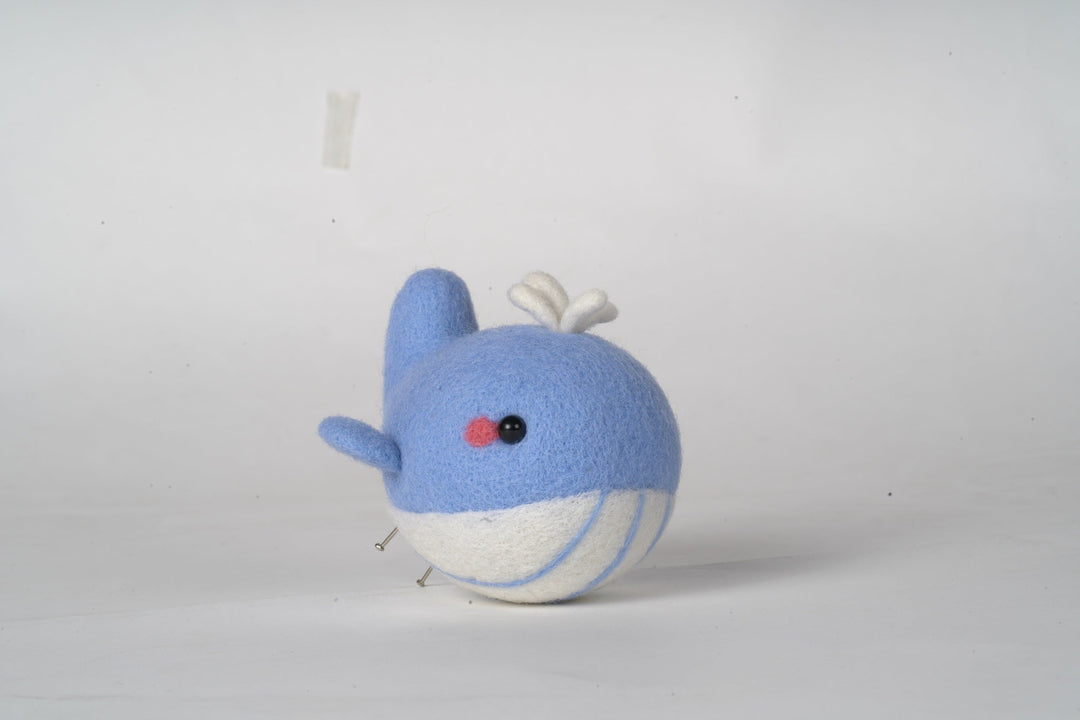 Whale Needle Felting Kit. Wizardi DIY Wool Craft Kit F07N8-538