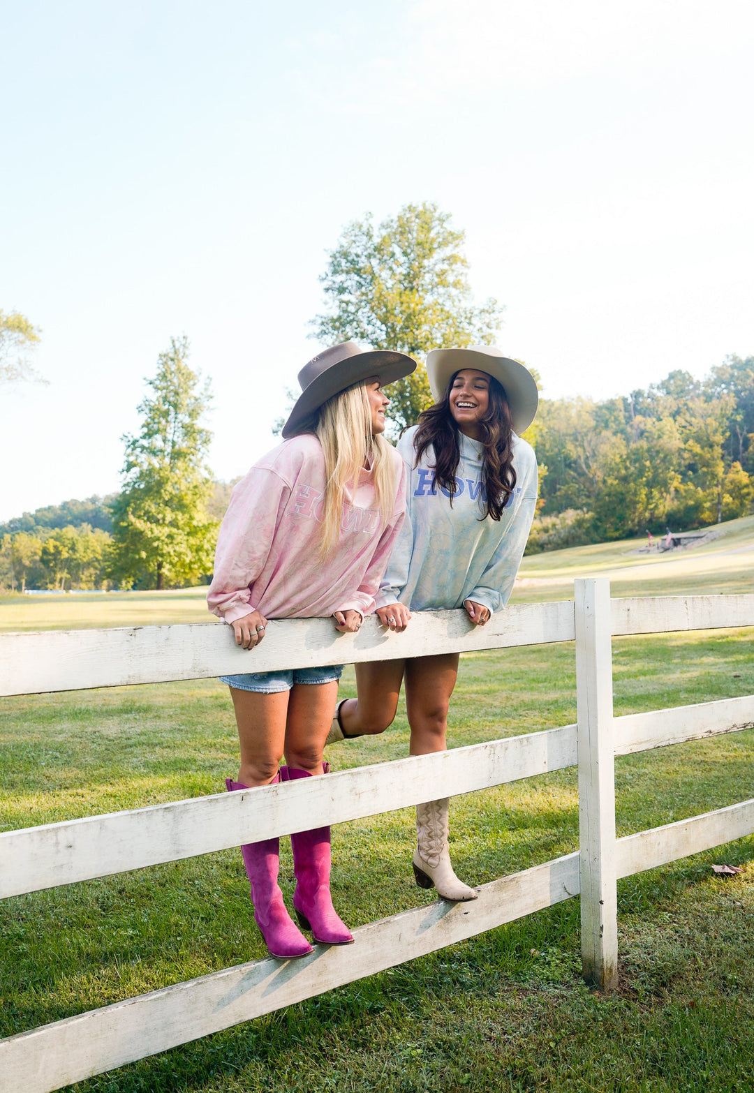 Howdy - Camo Vintage Crew-Neck Sweatshirt