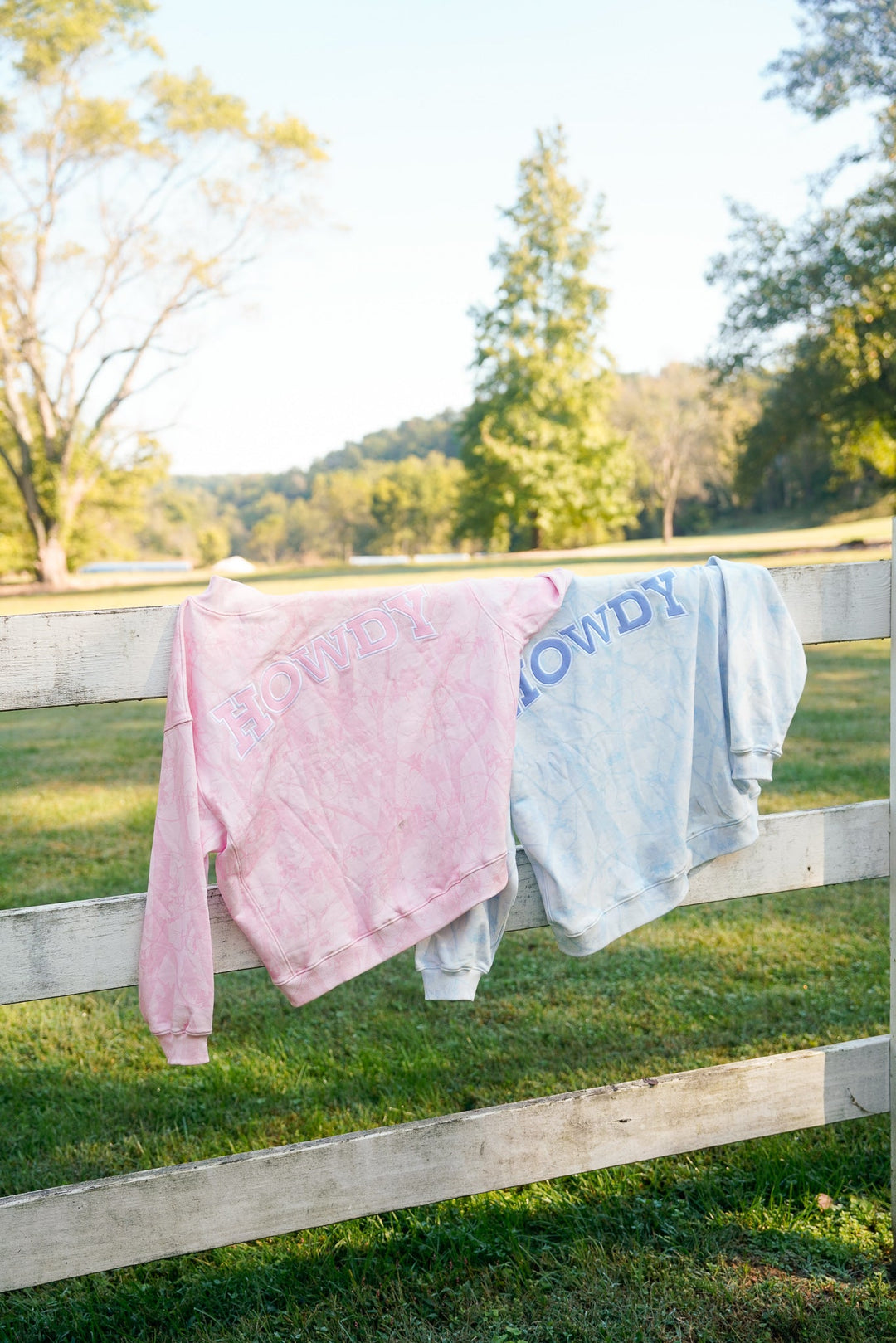 Howdy - Camo Vintage Crew-Neck Sweatshirt