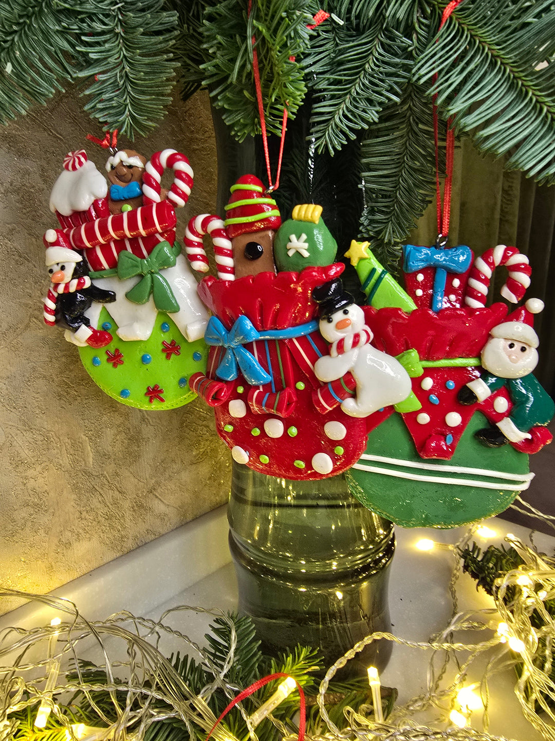 Christmas Ornament - Glossy Gingerbread Gift Bag with Santa. Wizardi Festive Decoration F07-N2-11-AA440C