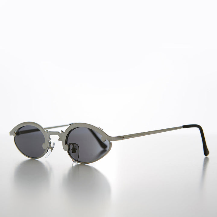 Unique Oval Metal Vintage 90s Sunglass - Lotus