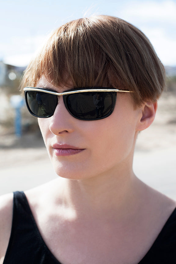 Sporty Gold Frame 90s Aviator Sunglass - Jenner