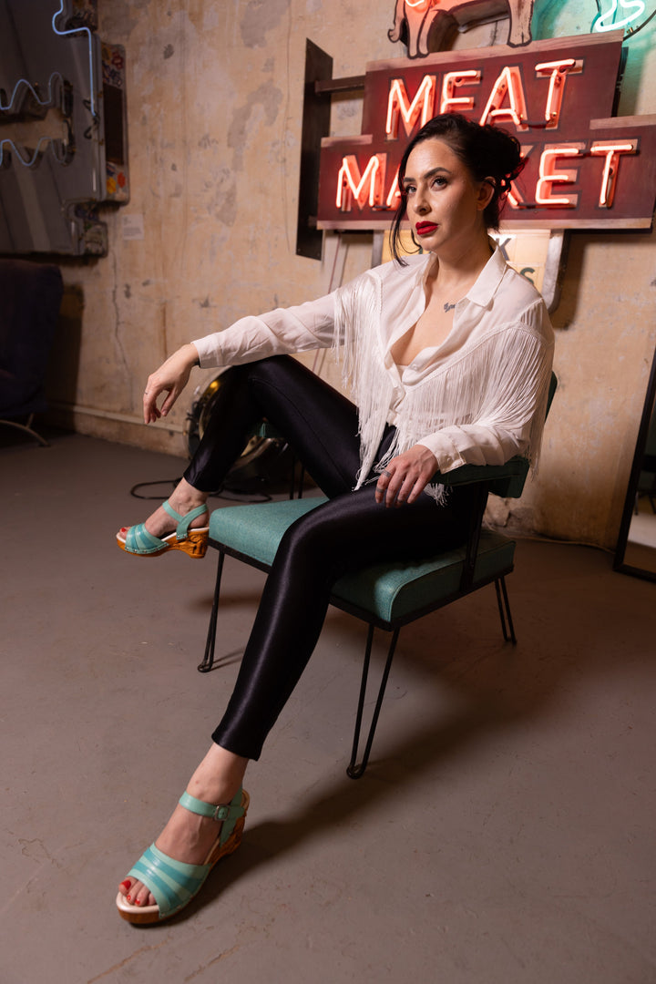 the Souvenir/with Ankle Strap - in Holiday