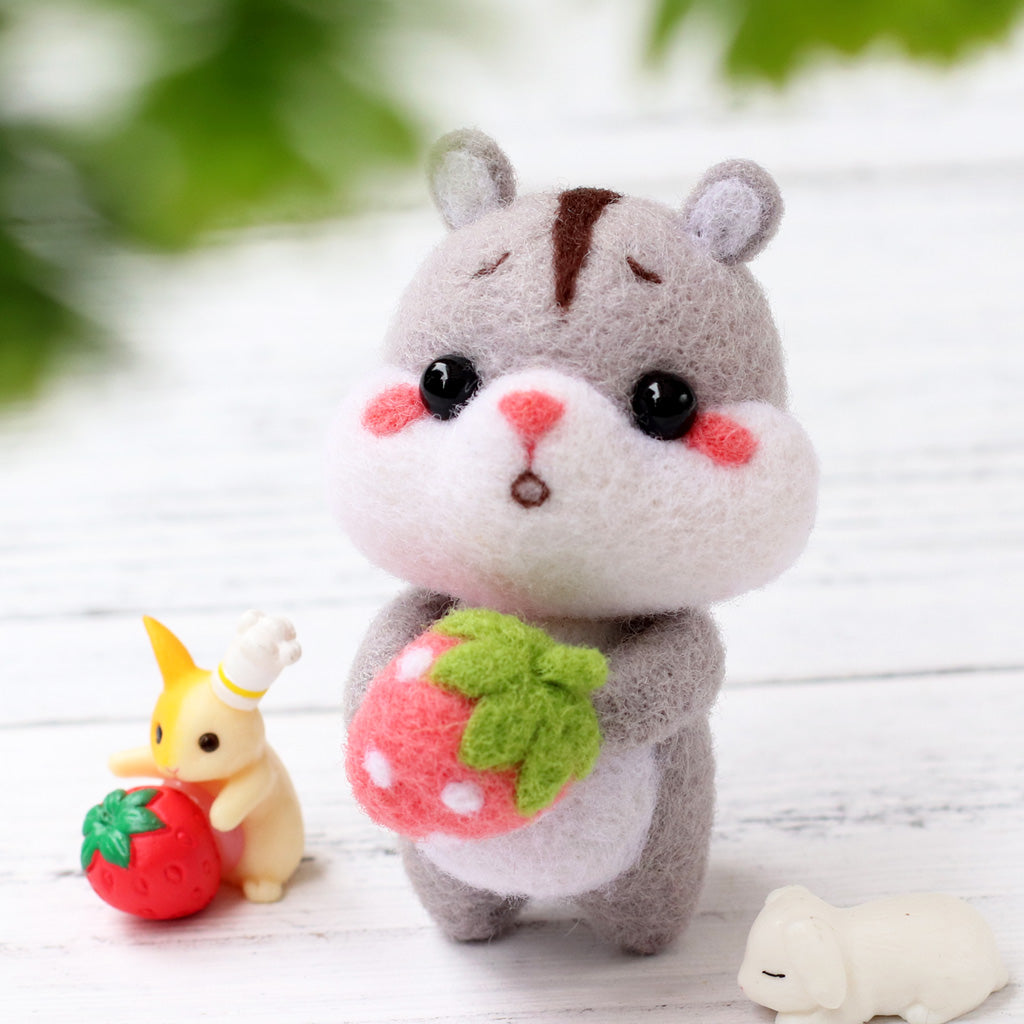 Hamster with Strawberry Needle Felting Kit. Wizardi DIY Wool Craft Kit F07N8-126