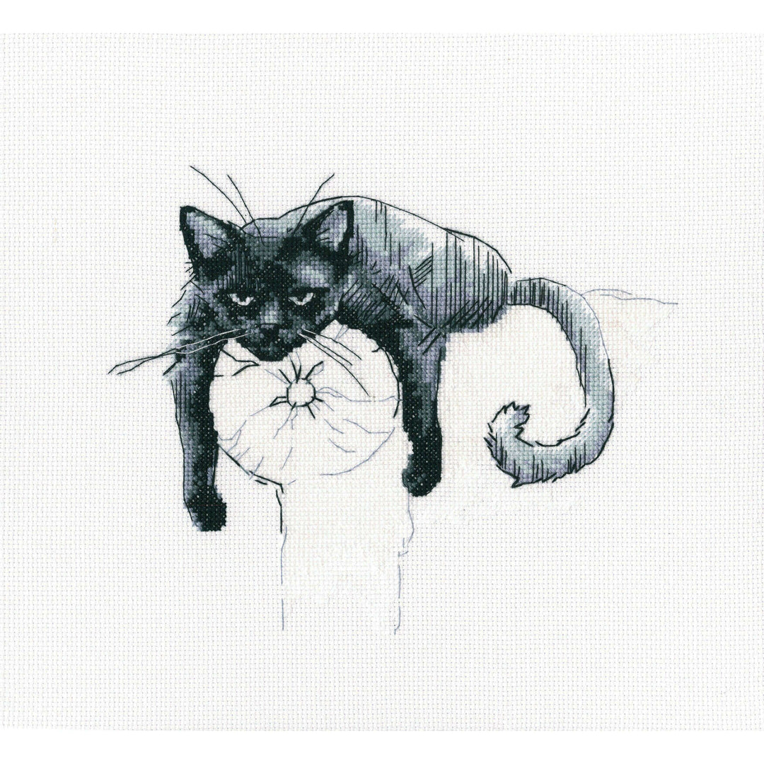 Among black cats M666 Counted Cross Stitch Kit