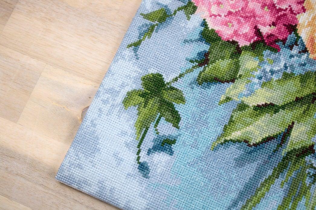 Bouquet B2371L Counted Cross-Stitch Kit