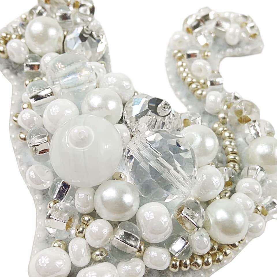 BP-220C Beadwork kit for creating brooch Crystal Art "Cat"