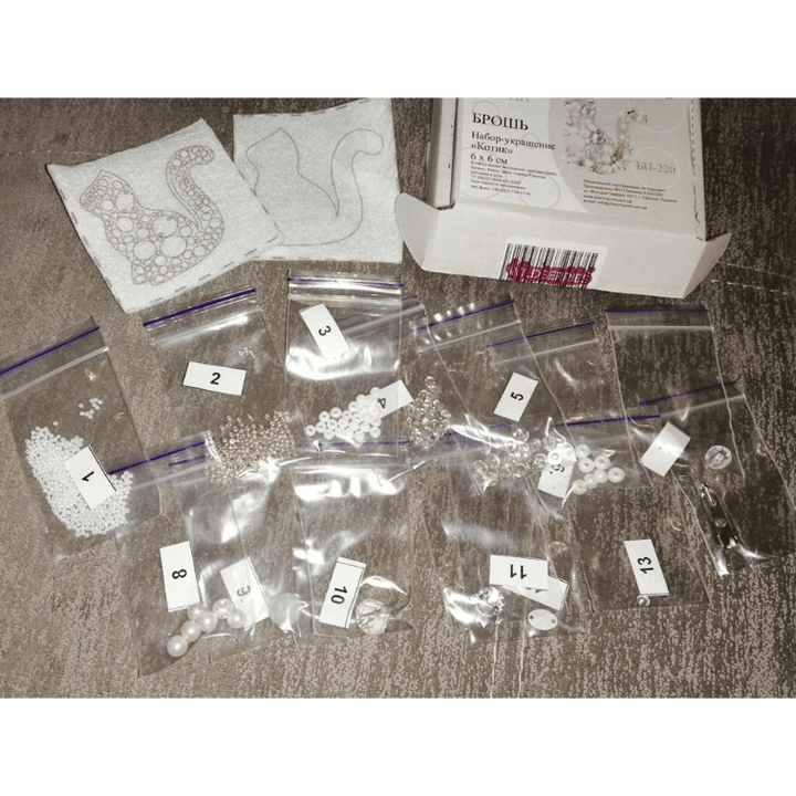 BP-220C Beadwork kit for creating brooch Crystal Art "Cat"