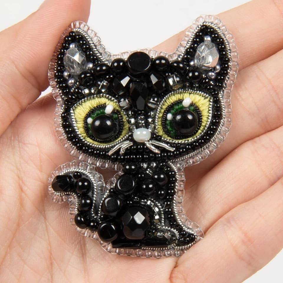 BP-330C Beadwork kit for creating brooch Crystal Art "Black cat"
