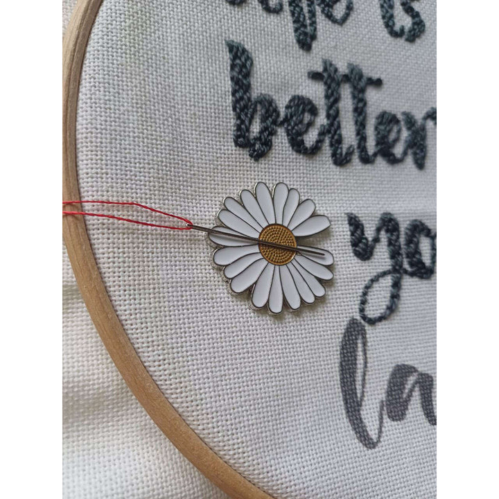 Chamomile Magnetic Needle Minder F07M10-4 Chamomile