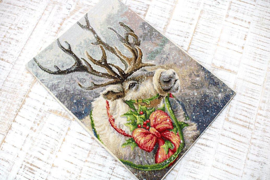 Christmas Deer B598L Counted Cross-Stitch Kit