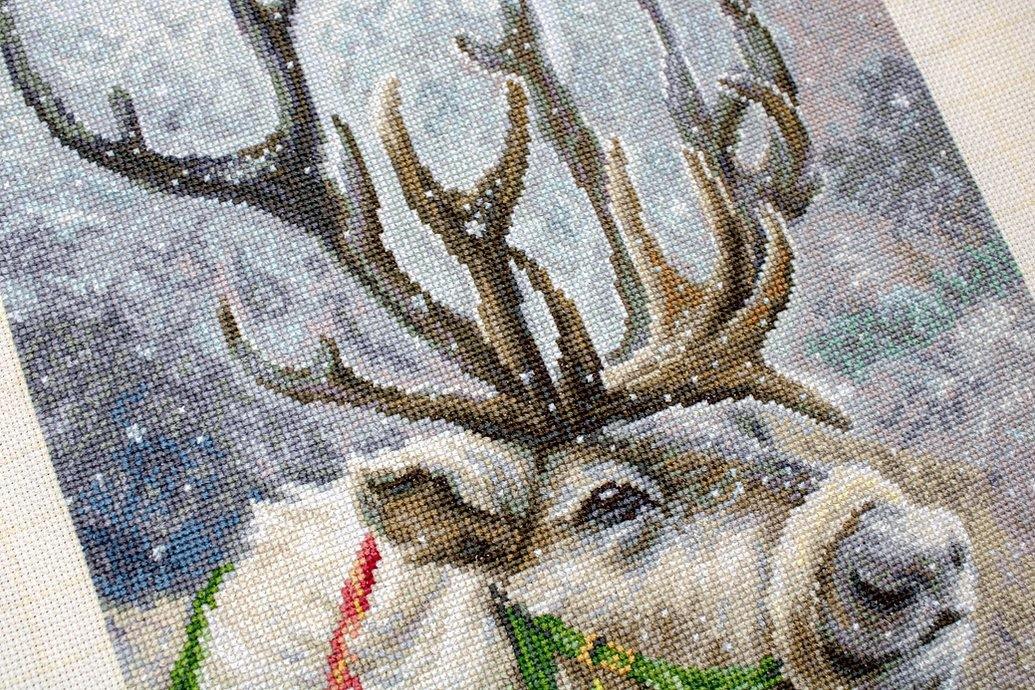 Christmas Deer B598L Counted Cross-Stitch Kit