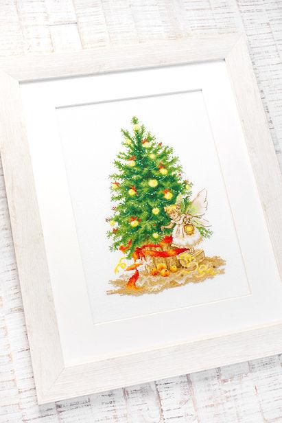Christmas Tree B1117L Counted Cross-Stitch Kit