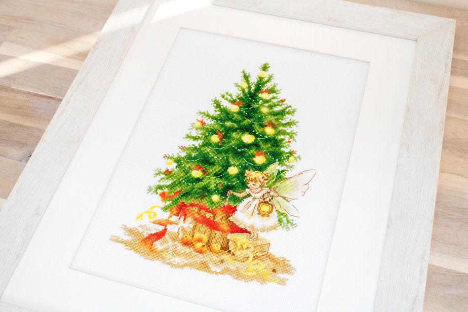 Christmas Tree B1117L Counted Cross-Stitch Kit