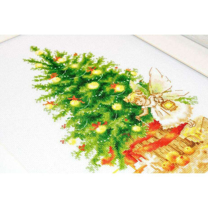 Christmas Tree B1117L Counted Cross-Stitch Kit