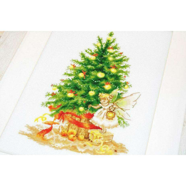 Christmas Tree B1117L Counted Cross-Stitch Kit