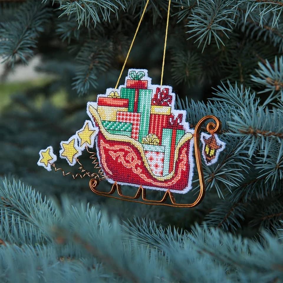 Christmas tree toy. Plastic Canvas Cross-stitch kit T-01C