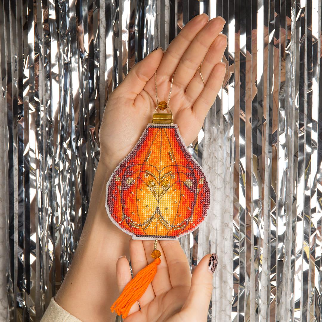 Christmas tree toy. Plastic Canvas Cross-stitch kit T-22C "Colorful lanterns"