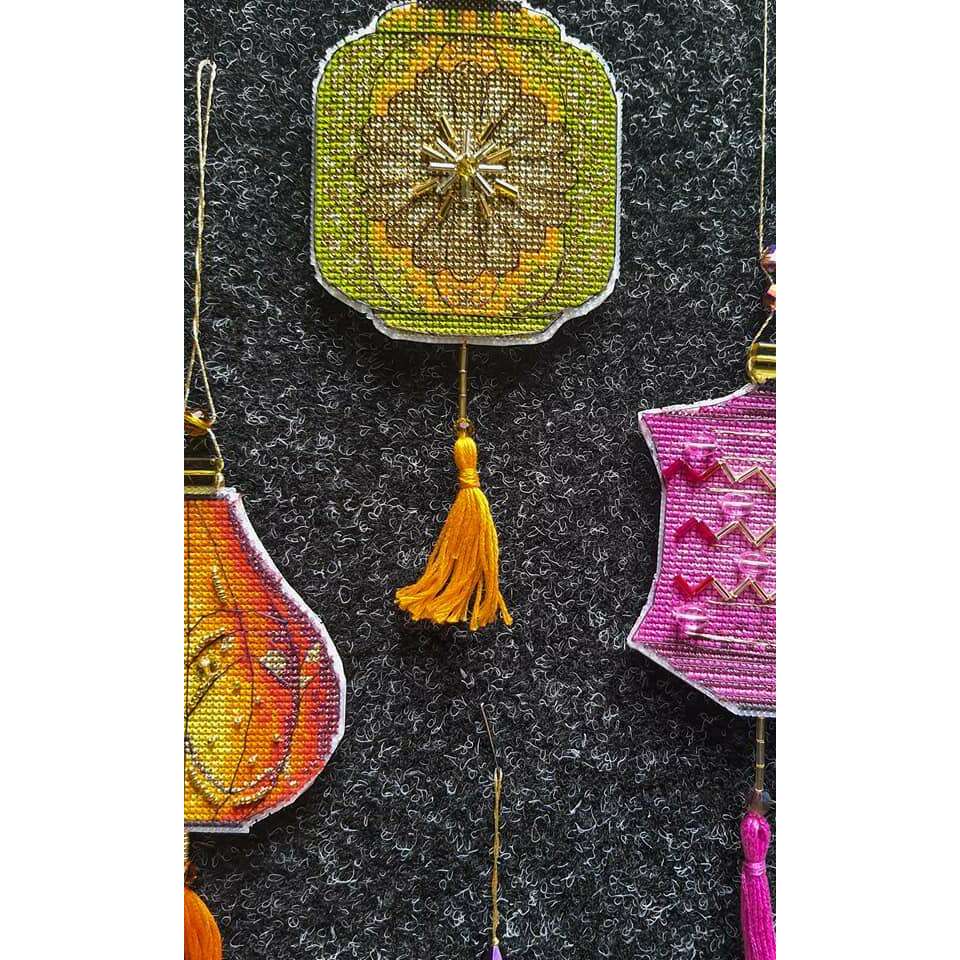 Christmas tree toy. Plastic Canvas Cross-stitch kit T-27C "Colorful lanterns"
