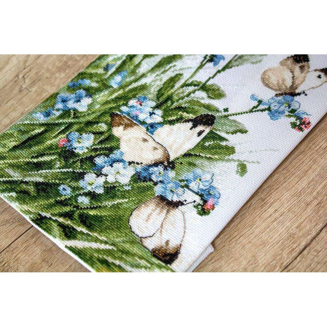 Counted Cross Stitch Kit Butterflies and bluebird flowers Leti939