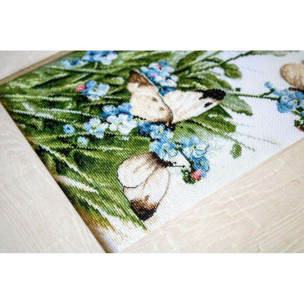 Counted Cross Stitch Kit Butterflies and bluebird flowers Leti939