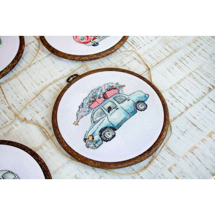 Counted Cross Stitch Kit Christmas Retro Cars / Kit of 5 Leti965