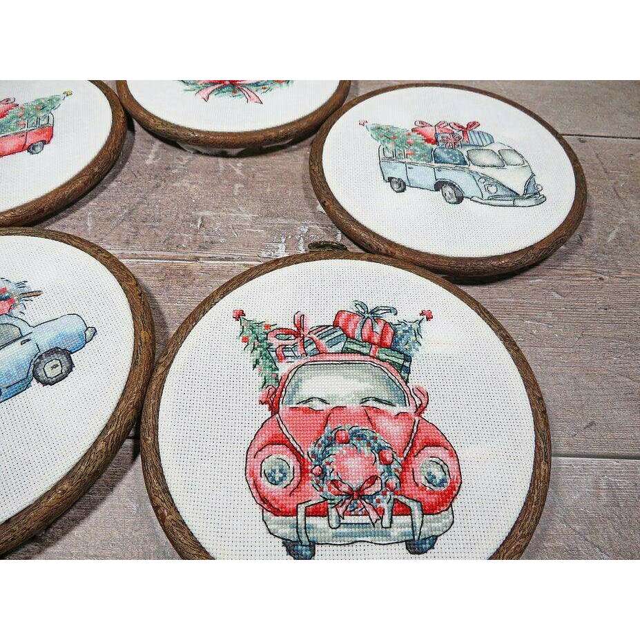 Counted Cross Stitch Kit Christmas Retro Cars / Kit of 5 Leti965
