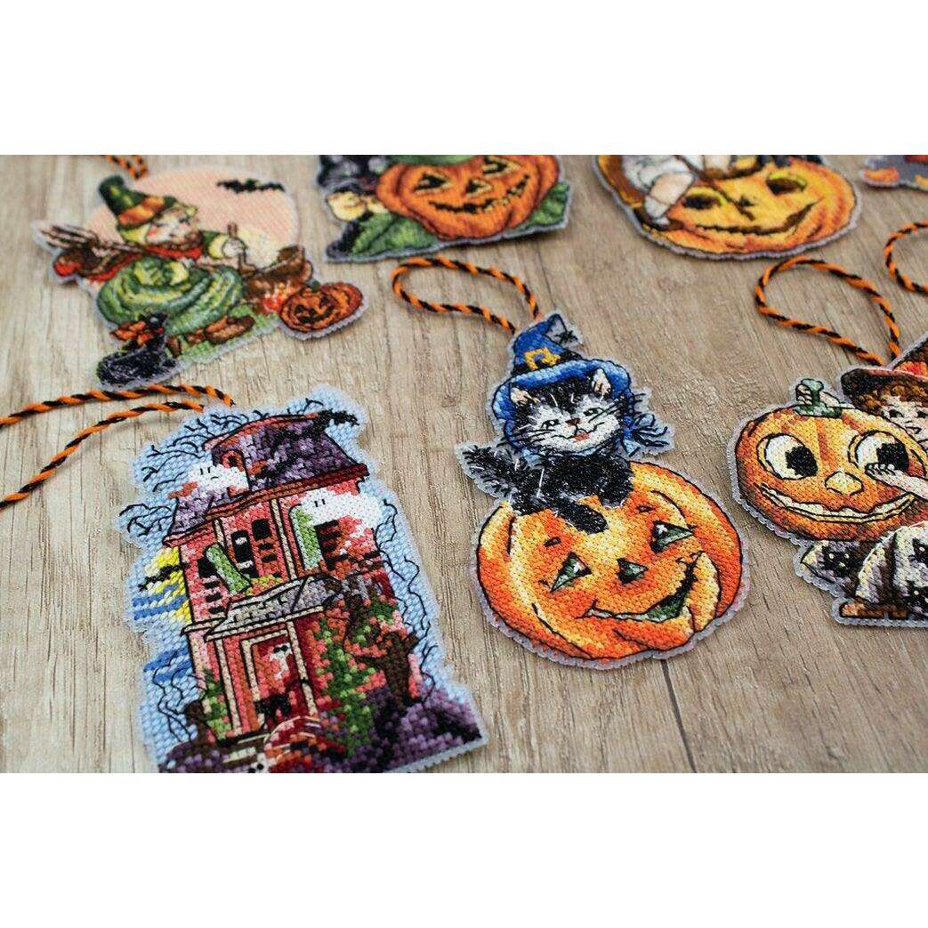Counted Cross Stitch Kit Halloween Toys  L8008