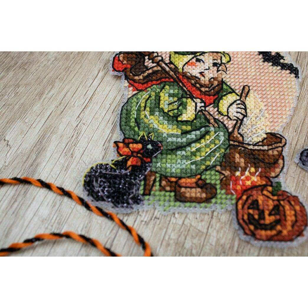 Counted Cross Stitch Kit Halloween Toys  L8008
